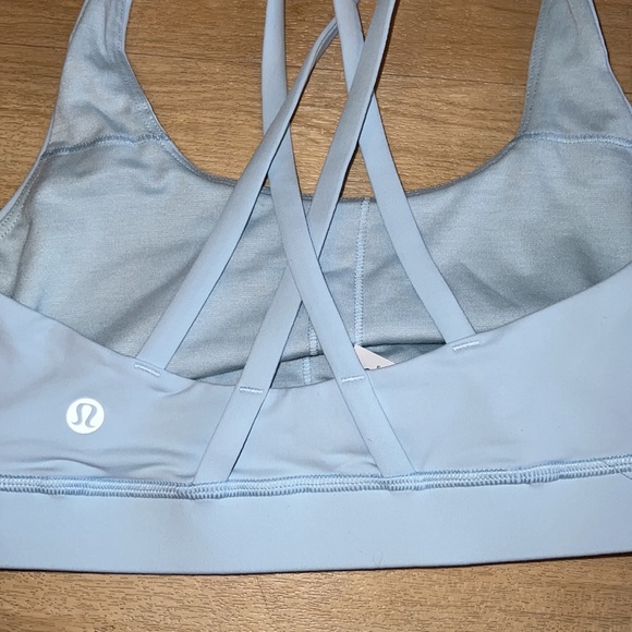 A beautiful baby blue sports bra but unfortunately I bought a size too small. - Picture 4 of 4